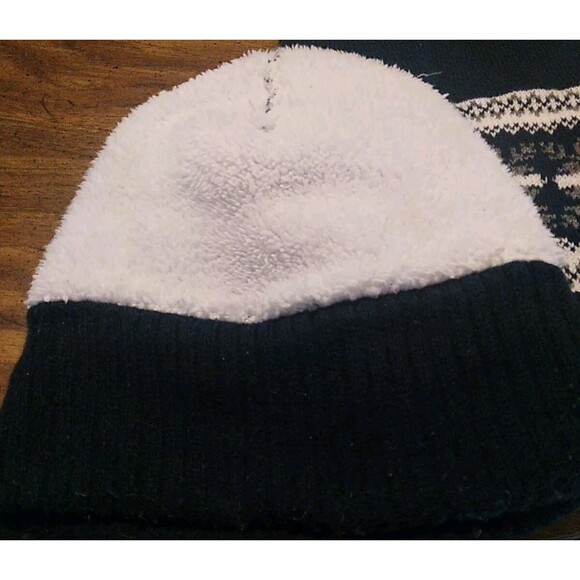 2 Pcs.Beanie Hat  Women's One Size Blue Ivory Snowflake w matching Scarf - Picture 2 of 3